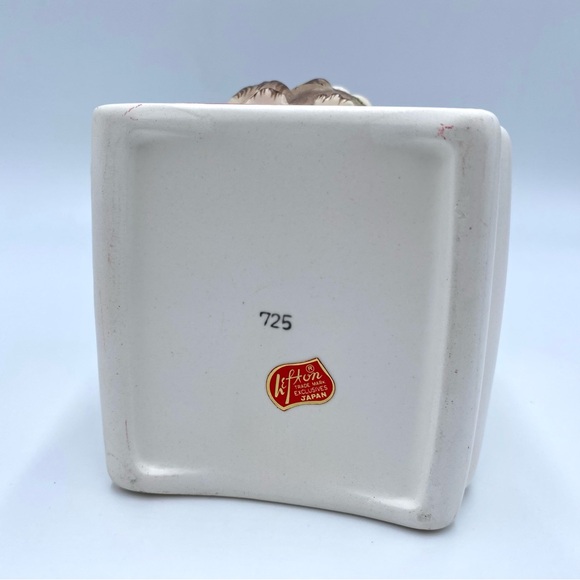 Rare Vintage 1960's Lefton Christmas Bear Holly Red Ribbon Ceramic Planter Vase - Picture 11 of 16